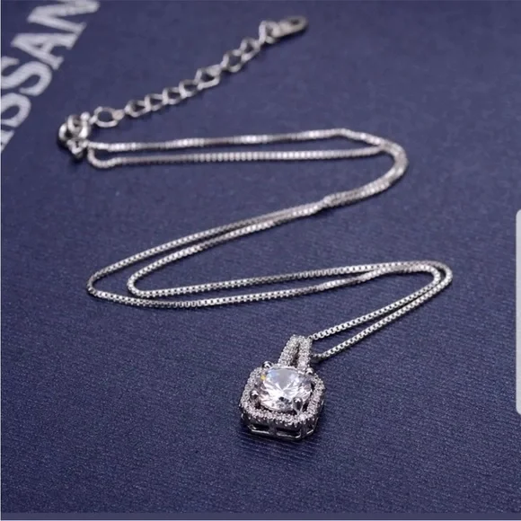 New Silver women halo diamond pendant necklace - Picture 3 of 6